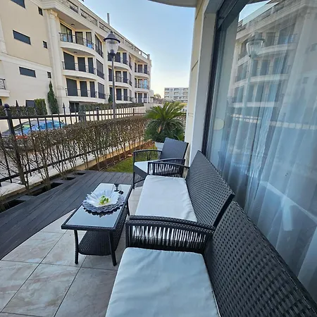 Rose Garden Deluxe Апартамент