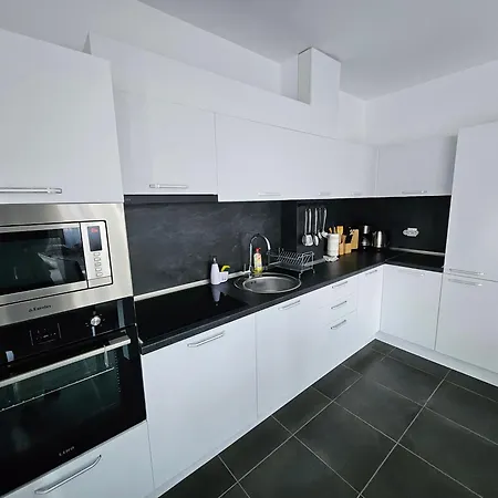 Апартамент Rose Garden Deluxe *